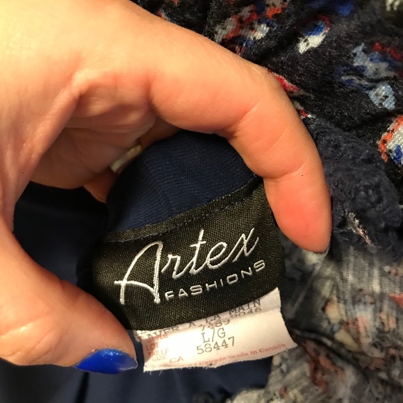 Capri length leggings with ankle detail - Picture 8 of 9